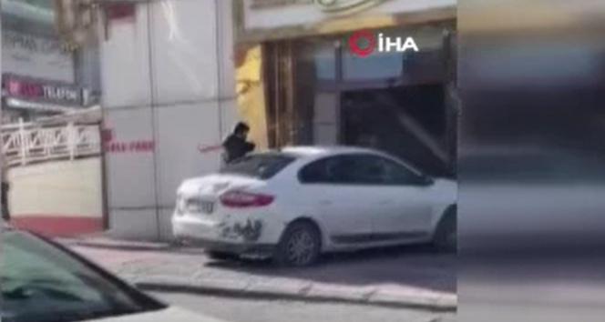 Arabayla düğün salonuna daldı, ardından beyzbol sopasıyla dehşet saçtı