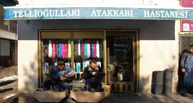 16 metrekarelik ’Ayakkabı hastanesinde’ 6 kişi evine ekmek götürüyor