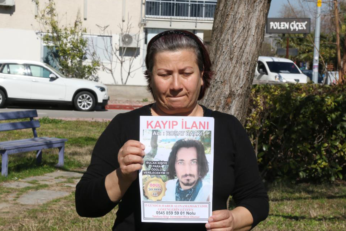 Antalya’da gözü yaşlı anne 41 gündür haber alamadığı oğlunu 50 bin TL ödül ile arıyor