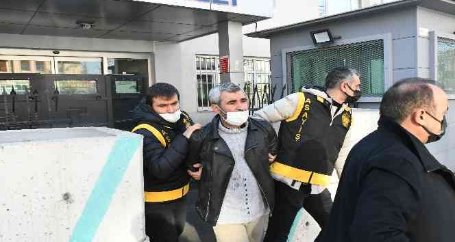 Karısının boğazını kesip 4 yerinden bıçakladı