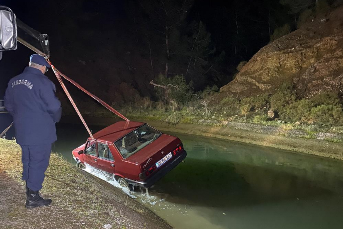 Sulama kanalına düşen otomobilin sürücüsü hayatını kaybetti