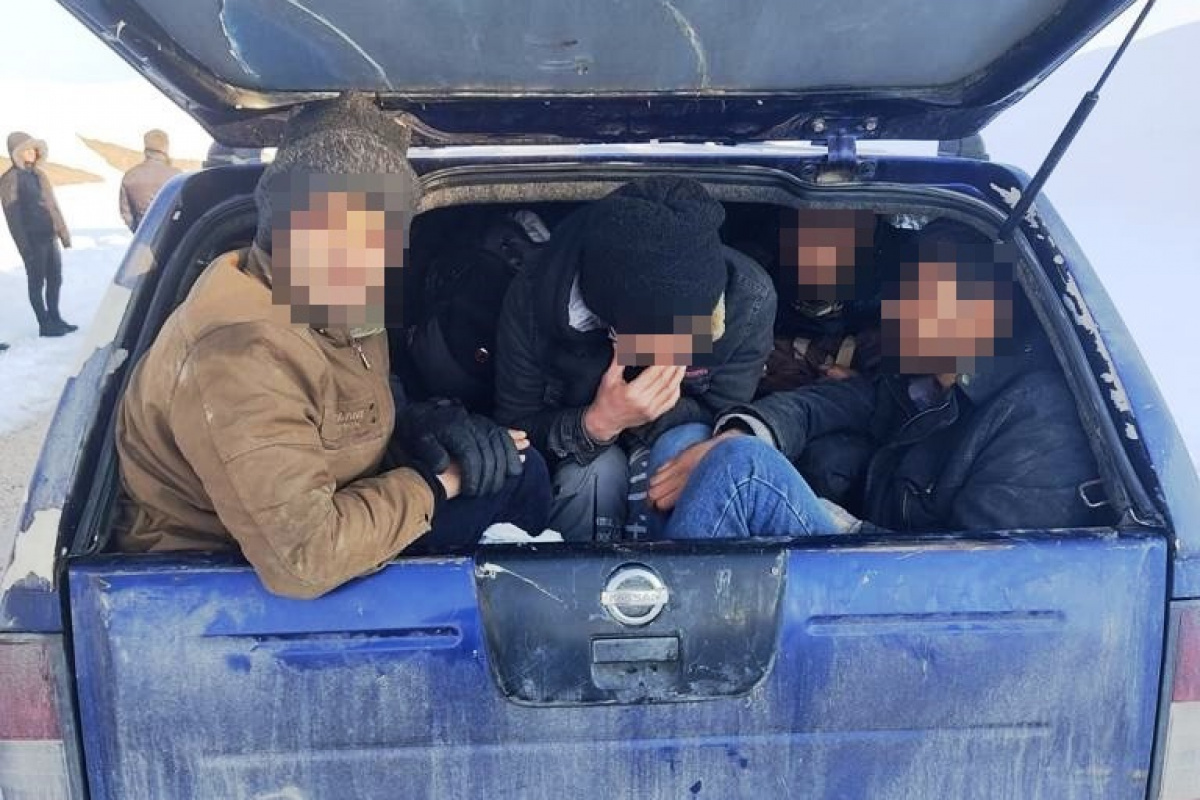 Van’da polisten kaçan kamyonette 18 kaçak göçmen çıktı
