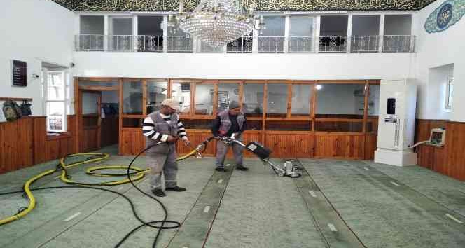 Kilis’te camiler temizleniyor