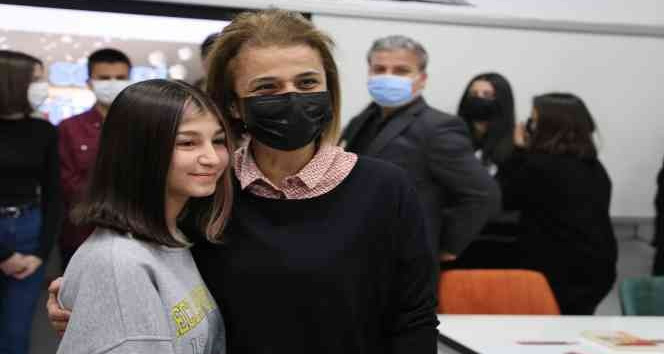 Sevgililerin bağışlarıyla kurulan ’Sevgi Kütüphanesi’ açıldı