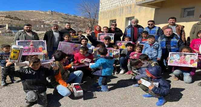 Yardım dernekleri Mardin’de şehit korucu çocuklarını yalnız bırakmadı
