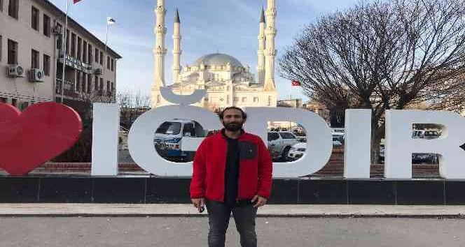 İşinden istifa etti, otostopla dünya turuna çıktı