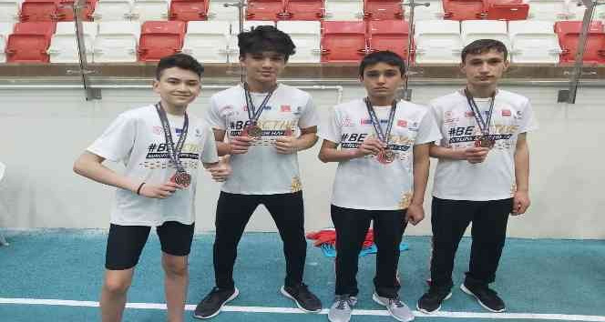Genç Sporcular madalyalara doymuyor