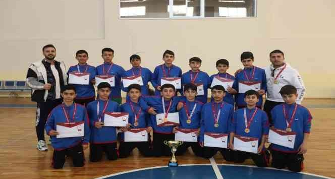 Genç hentbol takımı yarı finale yükseldi