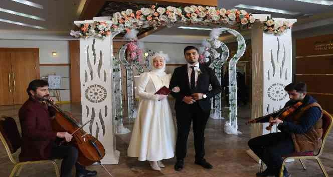 Malatya’da 20 çift evlenmek için 14 Şubat’ı seçti
