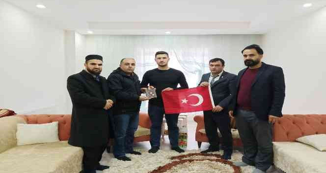 Batman’da şehit çocuklar anıldı, aileye Türk bayrağı ve Kur’an-ı Kerim hediye edildi