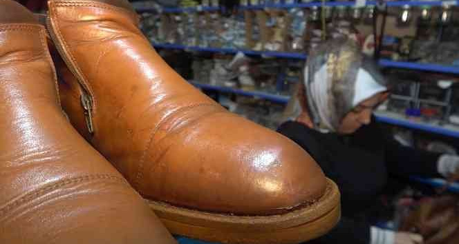 Ayakkabıları ve giysileri geri dönüşüme kazandırıp, aile ekonomisine katkı sağlıyor