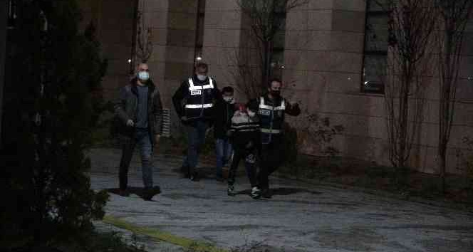Oto galeriden lüks cip çalan çocuklar emniyete getirildi