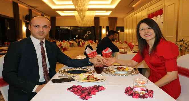 Van’da Sevgililer Günü’nde çiftler eğlendi