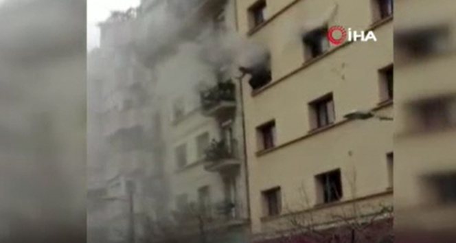 Barcelonadaki otel yangınında camdan atlayarak kurtuldular: 9 yaralı