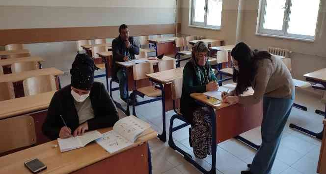 Simav’da okuma yazma kursu açıldı