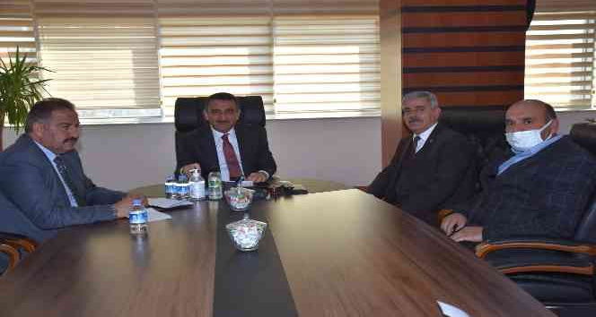 Siirt Valisi Hacıbektaşoğlu, köy muhtarlarının sorunlarını dinledi