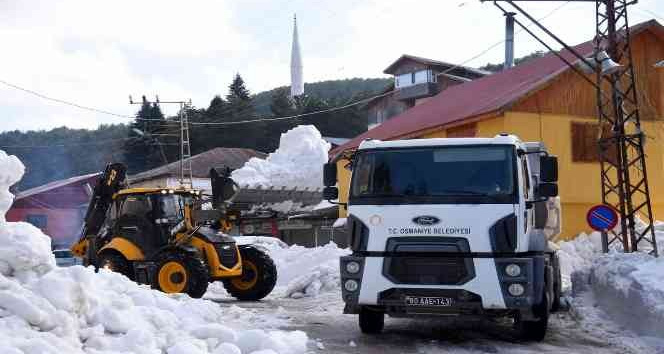 Osmaniye’nin yüksek kesimlerinde karla mücadele sürüyor