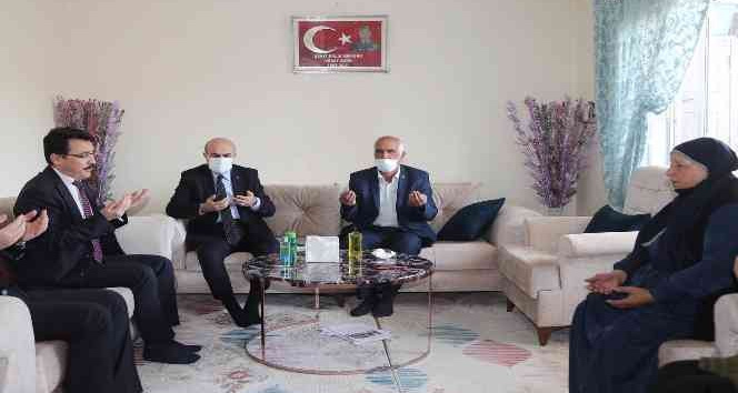 Vali Demirtaş’tan Gara şehidi Vedat Kaya’nın ailesine ziyaret