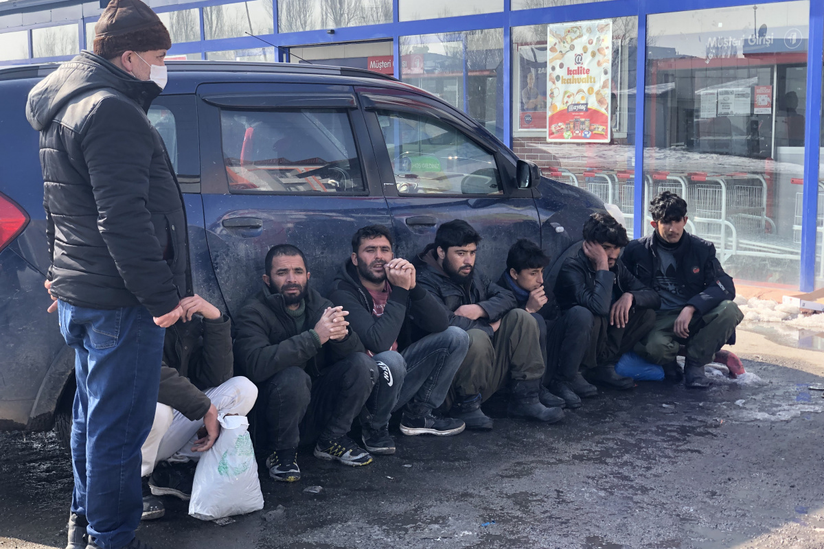 Düzensiz göçmenlerin yolculuğu Kars’ta son buldu