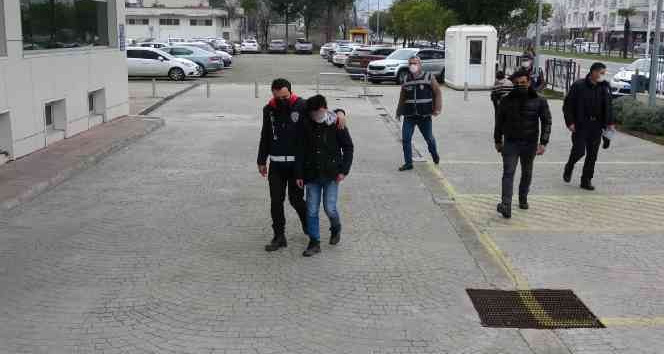 Oto galeriden lüks cip çalan çocuklar tutuklandı