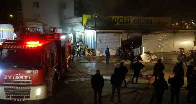 Yozgat’ta markette çıkan yangın korkuttu