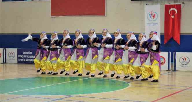 Halk oyunlarında Şehit Harun Saltalı Orta Okulu birinci oldu