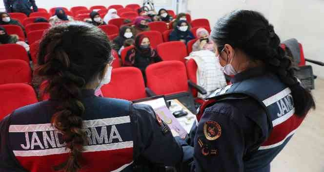 Aksaray’da göçmen kadınlara KADES eğitimi
