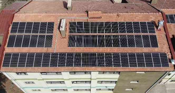 Bu okulun elektrik enerjisinin yüzde 90’ı güneşten