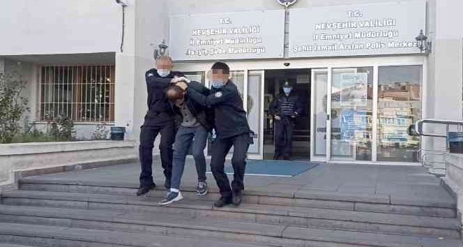 Uyuşturucuyu kitap içine saklamışlar