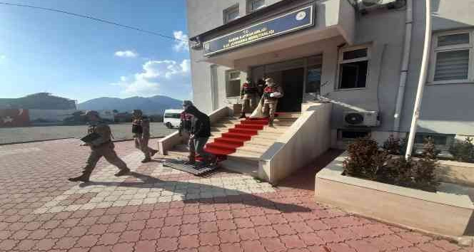 Batman’da uyuşturucu maddesiyle yakalanan 2 kişi tutuklandı