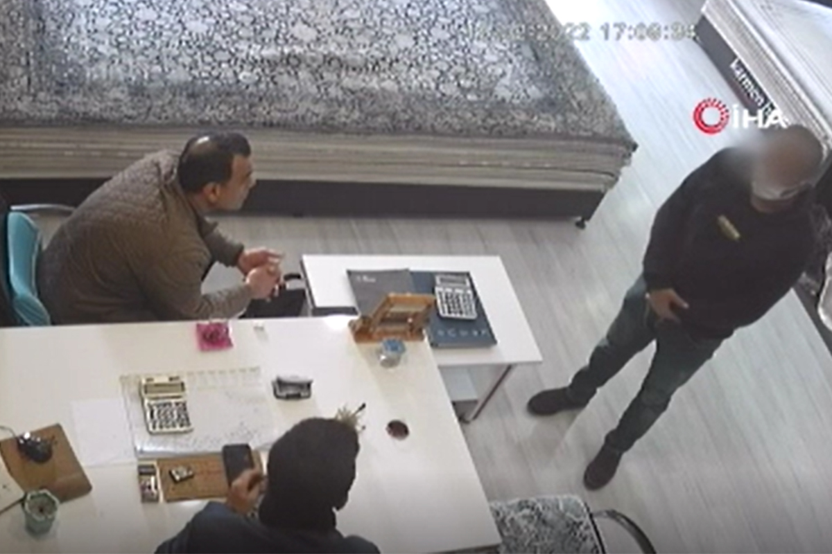 Hırsızın pişmanlığı kamerada!
