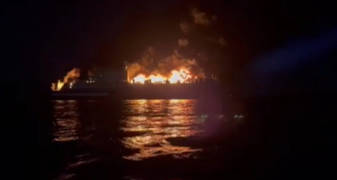 Yunanistan açıklarında 288 ferdin bulunmuş yer aldığı feribotta yangın