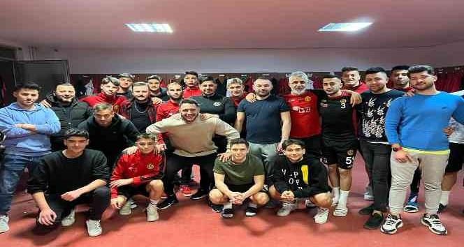 Eskişehirspor’a makasıyla destek verdi