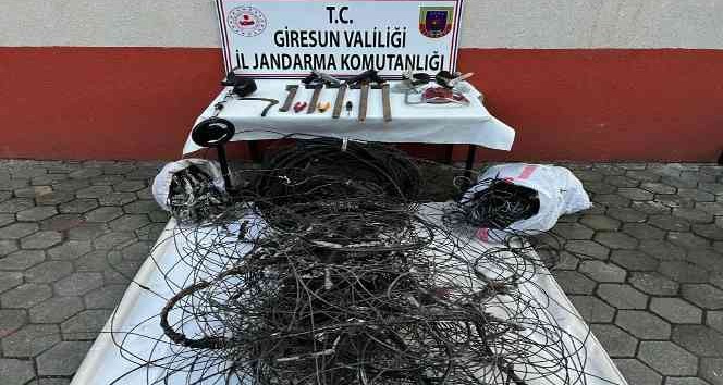 Telefon kablosu hırsızları yakayı ele verdi