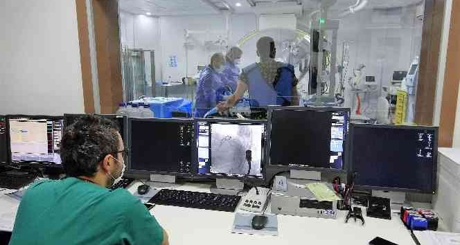 Covid-19 hastasına kalıcı kalp pilli takıldı