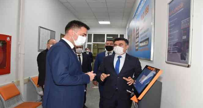 Vali Tekbıyıkoğlu: ‘Bilişim uygulamaları, vatandaşlara hızlı hizmet sağlıyor’