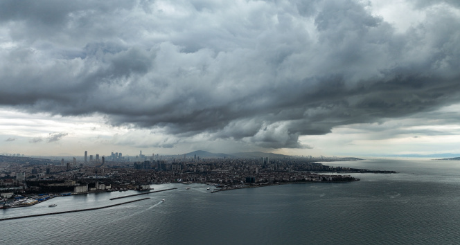 İstanbulu kara bulutlar kapladı