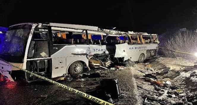 Cenaze yakınlarını taşıyan yolcu otobüsü devrildi: 2 ölü, 27 yaralı