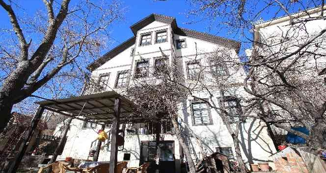 100 yıllık konağın yarım asırlık sakinleri