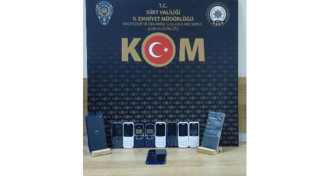 Siirt’te 3 iş yerinde yapılan aramada kaçak telefon ele geçirildi