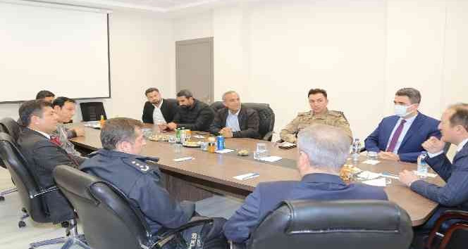 Vali Pehlivan, Cizre’de mahalle muhtarlarıyla bir araya geldi