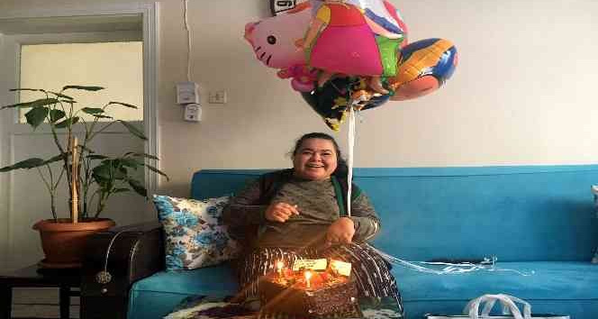 Bedensel ve zihinsel engelli Burçin’in yüzünü güldüren doğum günü sürprizi