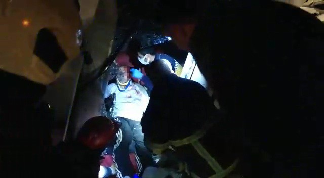 Mardin’de tır devrildi: 1 yaralı