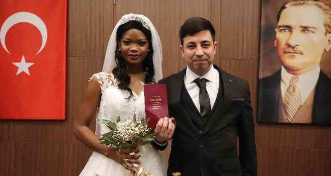 Vasiyeti yerine getiren aileye Afrika’dan 3. gelin geldi