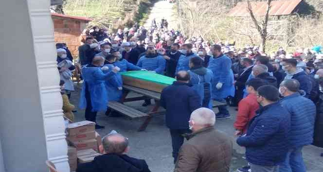 Korona virüse yakalanan genç hayatını kaybetti