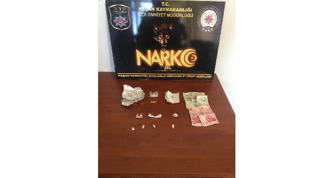 Uyuşturucuyu kullanan da satan da yakalandı