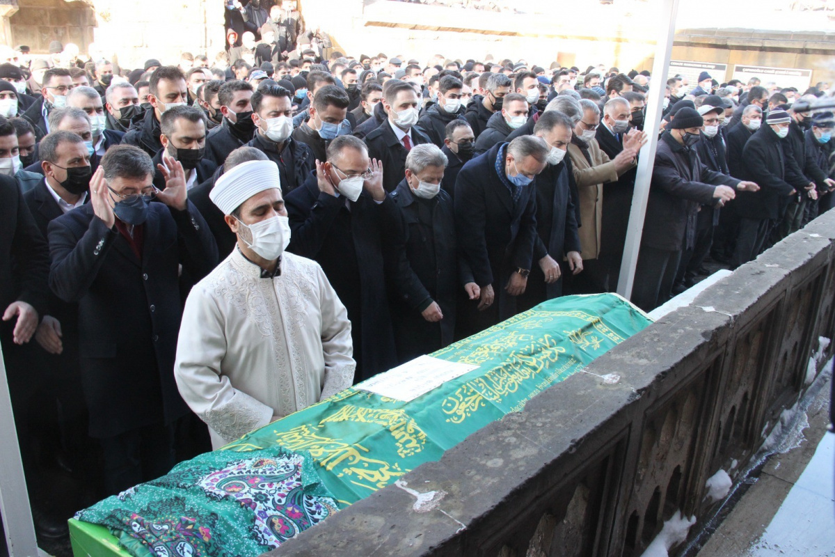 Bakan Bozdağ, Yozgat'ta cenaze törenine katıldı