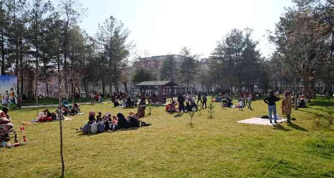 Siirt’te Millet Bahçesi’ne vatandaşlardan yoğun ilgi