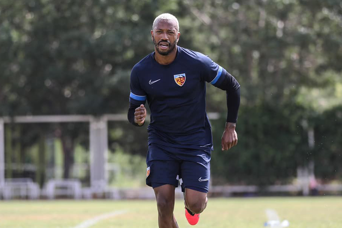 Kayserispor'un eski futbolcusu Fernandes, Yunanistan'a transfer oldu