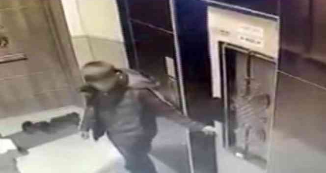 Apartmanlardan ayakkabı çalan hırsız güvenlik kamerasına yakalandı